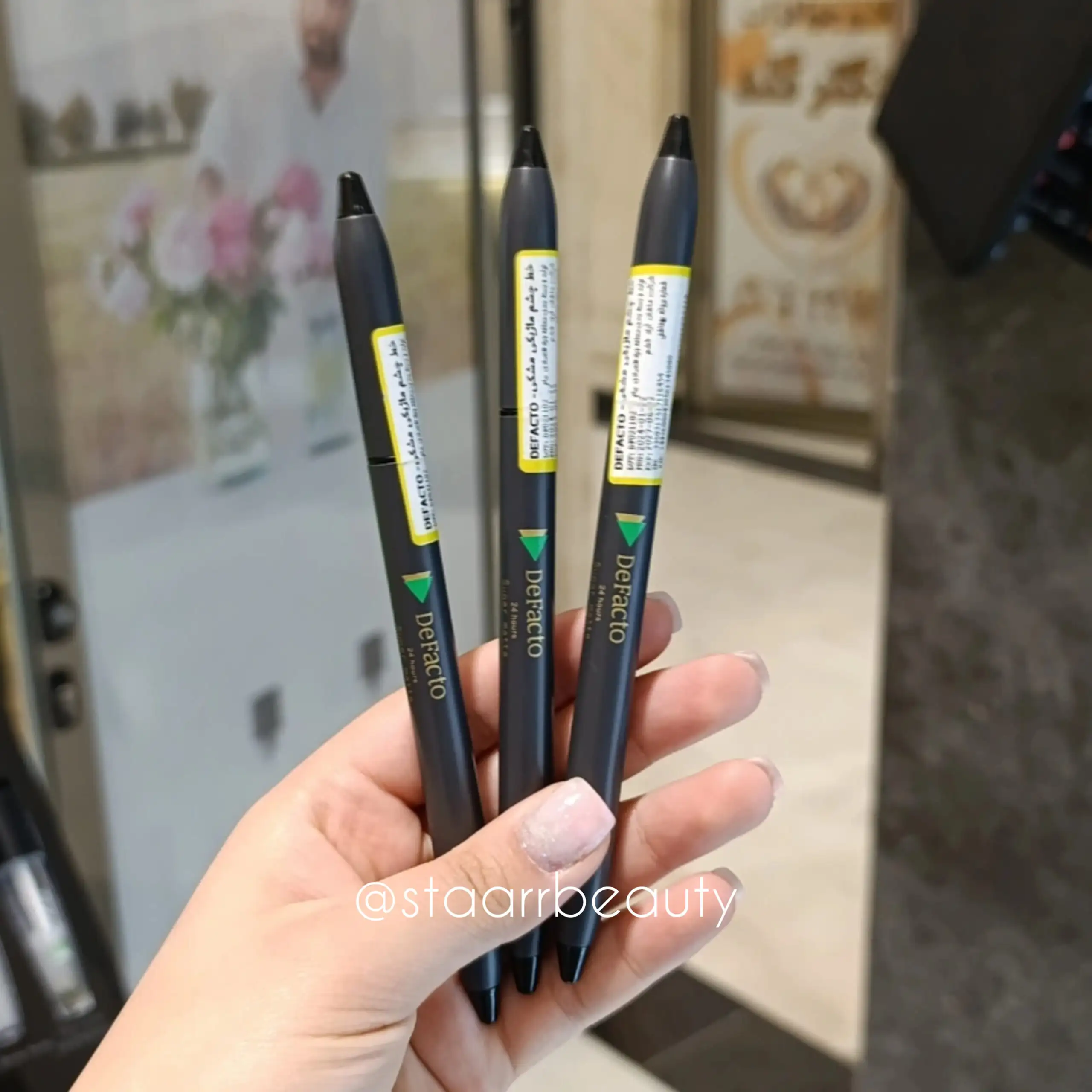 ProductID-111049.webp خط چشم ماژیکی مات ضد آب دیفکتو Super matte - تصویر 1