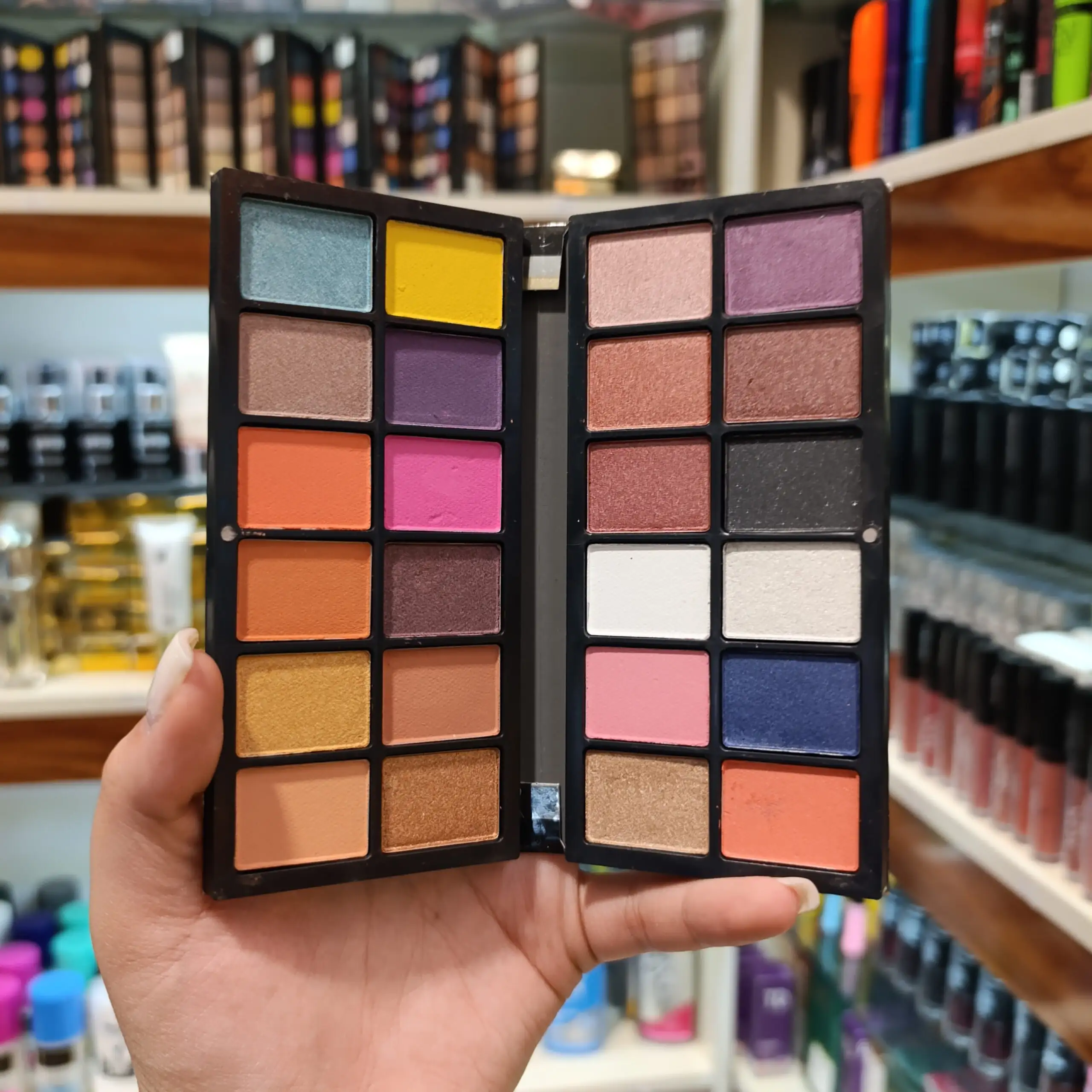 ProductID-111460.webp پالت سایه 24 رنگ برند آلیس alice eye shadow C - Image 1