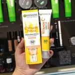 ضدآفتاب رنگی ویتامین سی گارنیر ضد لک و روشن کننده