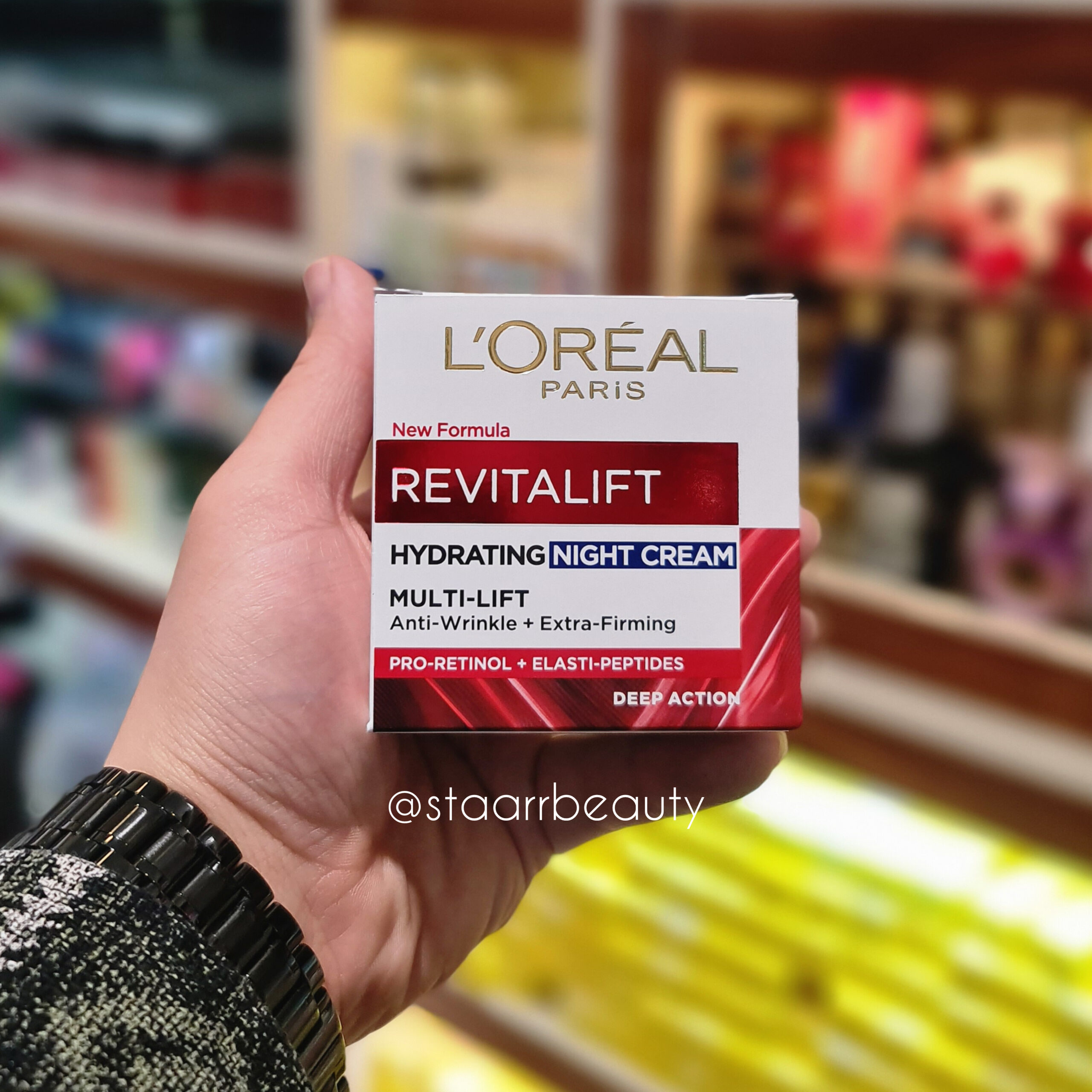 featured_InShot_20250502_124601160-scaled-1 کرم مرطوب کننده شب ضد چروک لورال مدل Revitalift - تصویر 1