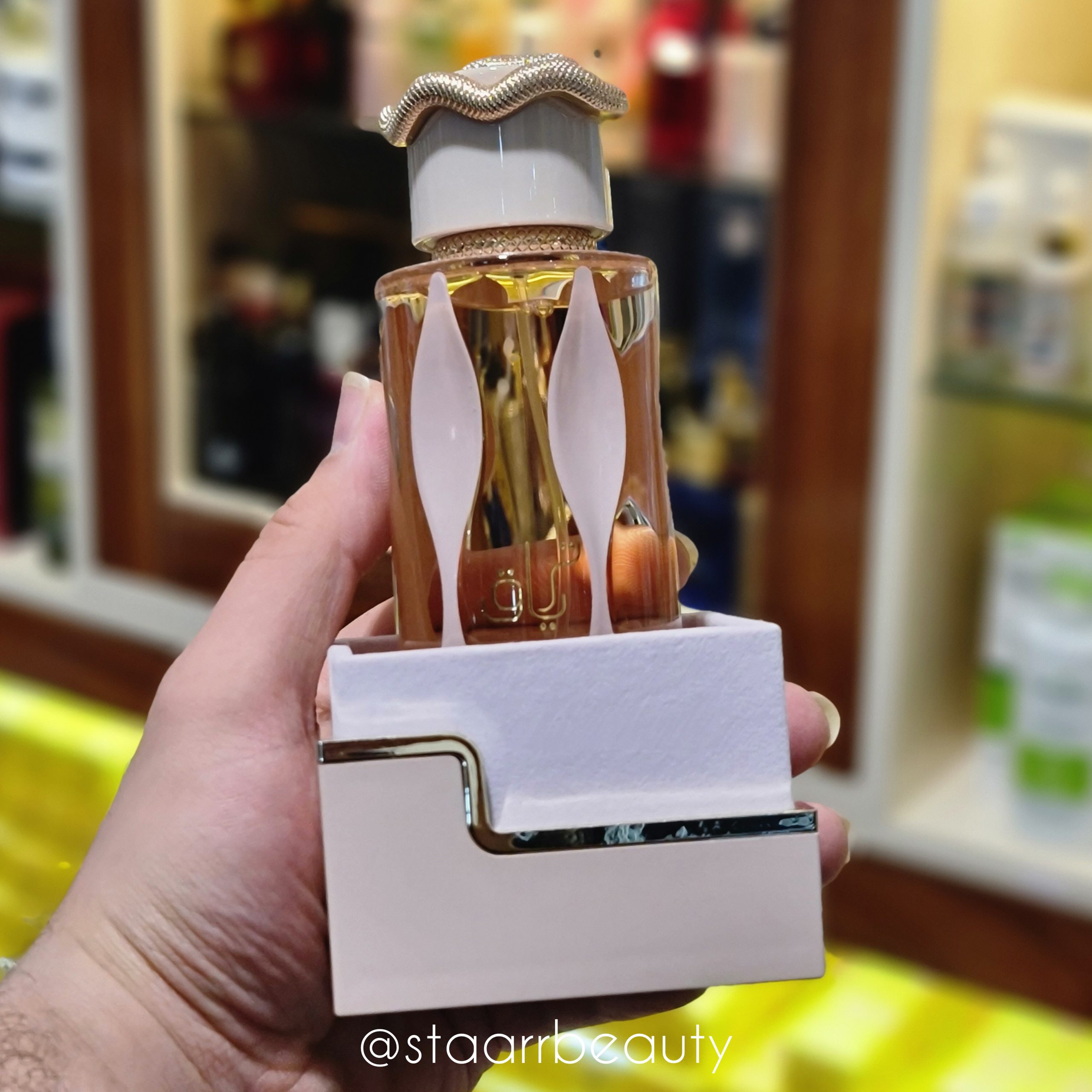 featured_InShot_20250828_190152205-scaled-1 عطر ادکلن تریاق زنانه لطافه Lattafa Teriaq - تصویر 1
